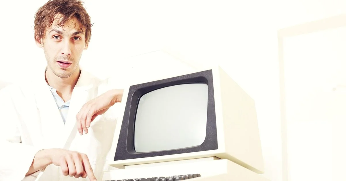 JS vs Python Ease JS vs Python Ease - JavaScripting